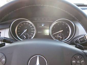 2012 Mercedes-Benz R-Class Photos