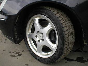 2000 Mercedes-Benz S-Class Pictures