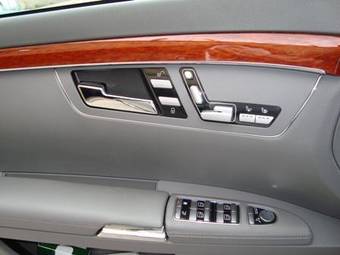 2005 Mercedes-Benz S-Class Photos