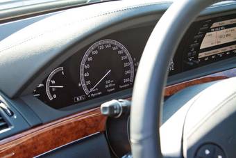 2010 Mercedes-Benz S-Class Pictures