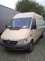 2002 Mercedes-Benz Sprinter Images