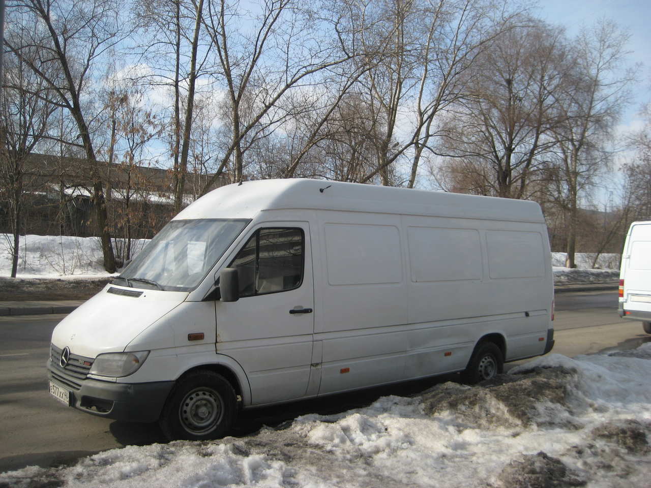 Мерседес Спринтер грузовой желтый