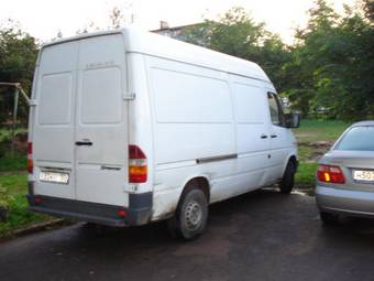 2002 Mercedes-Benz Sprinter Pictures