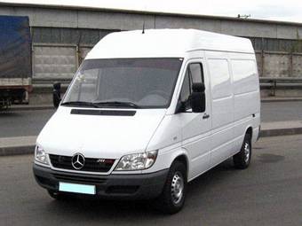 2004 Mercedes-Benz Sprinter Pictures