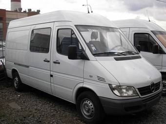 2004 Mercedes-Benz Sprinter Pictures