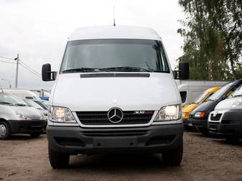 2004 Mercedes-Benz Sprinter Pictures