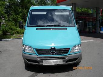 2004 Mercedes-Benz Sprinter Pictures