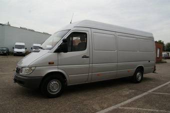 2005 Mercedes-Benz Sprinter Pictures