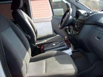 2004 Mercedes-Benz Vito Pictures