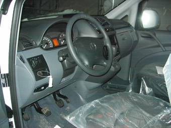 2009 Mercedes-Benz Vito Pictures