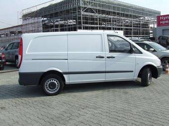 2011 Mercedes-Benz Vito Pictures