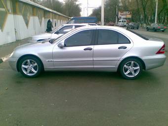 2000 Mercedes-Benz W203 Photos