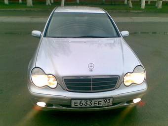 2000 Mercedes-Benz W203 Photos