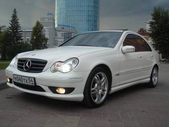 2002 Mercedes-Benz W203 Photos
