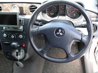 2000 Mitsubishi Airtrek Pictures