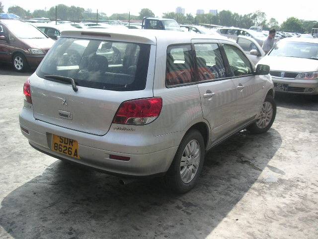 2001 Mitsubishi Airtrek