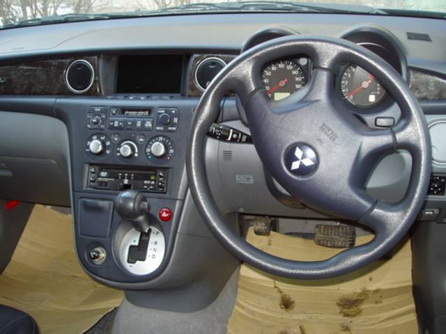 2001 Mitsubishi Airtrek