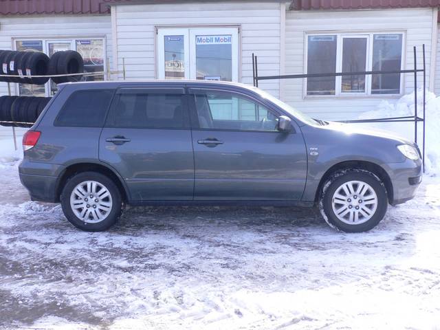2001 Mitsubishi Airtrek
