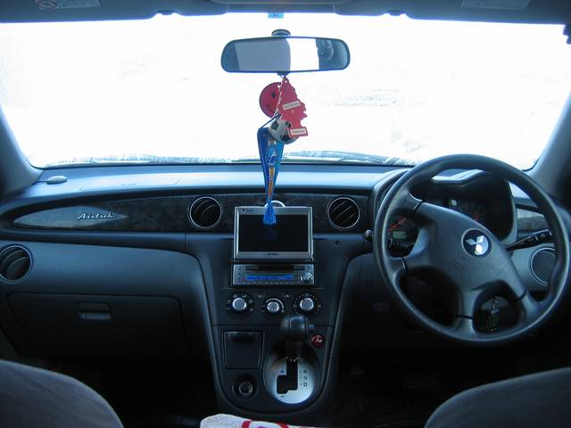 2001 Mitsubishi Airtrek