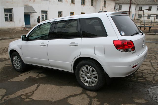 2001 Mitsubishi Airtrek