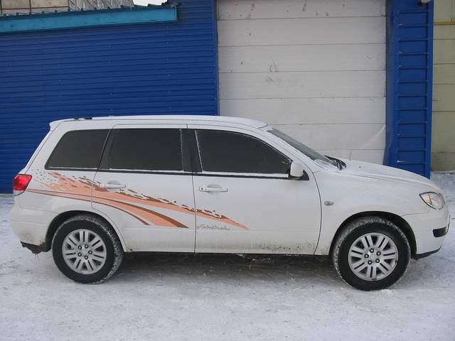 2001 Mitsubishi Airtrek