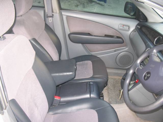 2001 Mitsubishi Airtrek