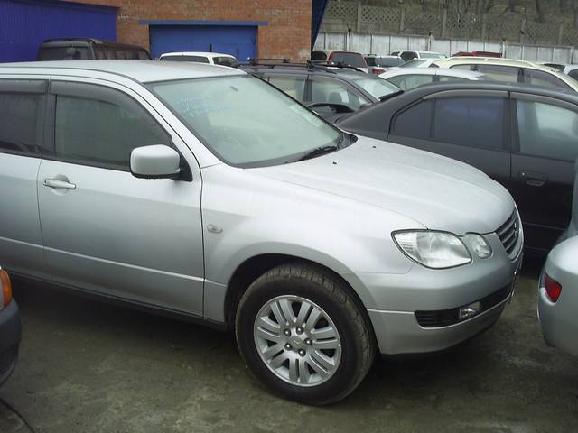 2001 Mitsubishi Airtrek