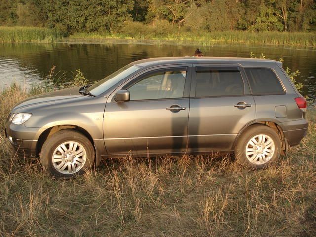 2001 Mitsubishi Airtrek