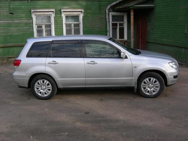 2001 Mitsubishi Airtrek