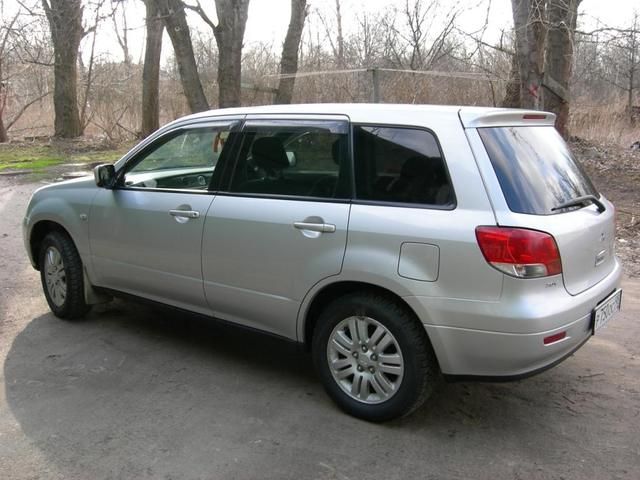 2001 Mitsubishi Airtrek