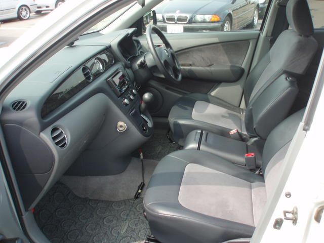 2001 Mitsubishi Airtrek