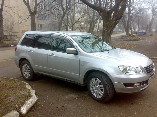 2001 Mitsubishi Airtrek