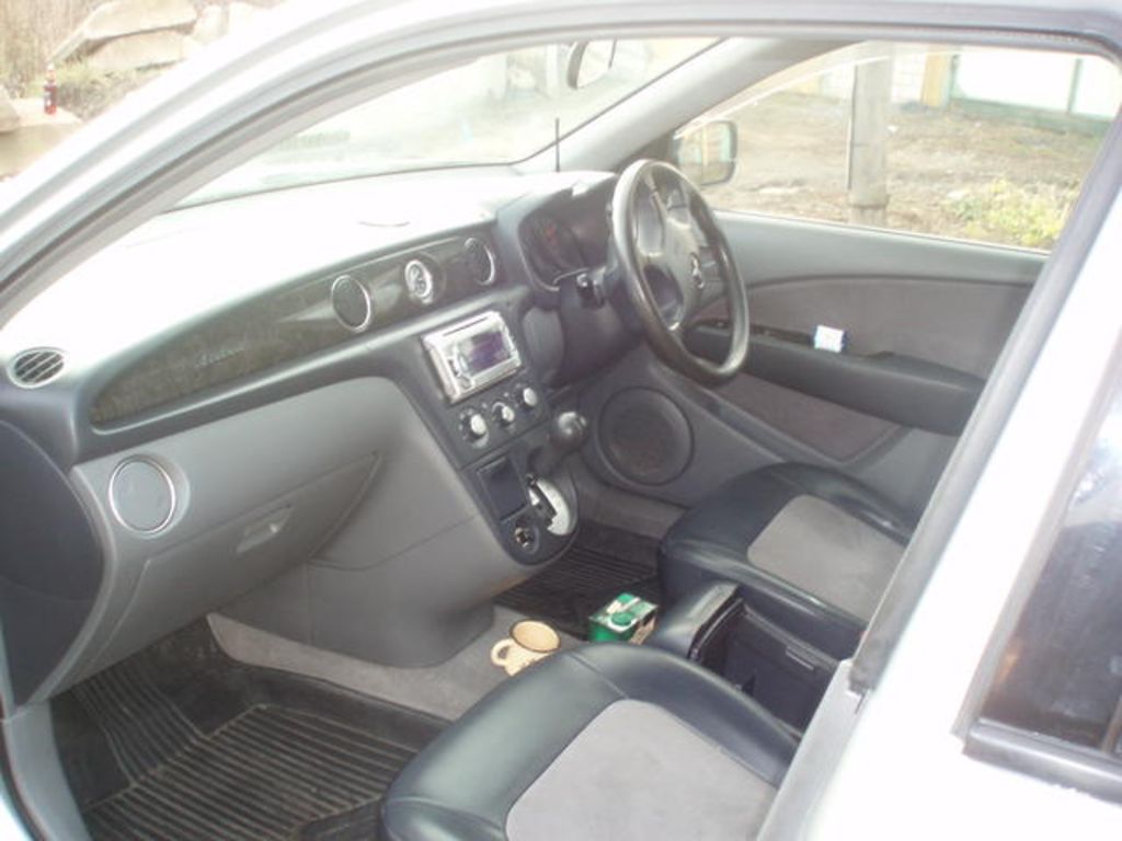 2001 Mitsubishi Airtrek