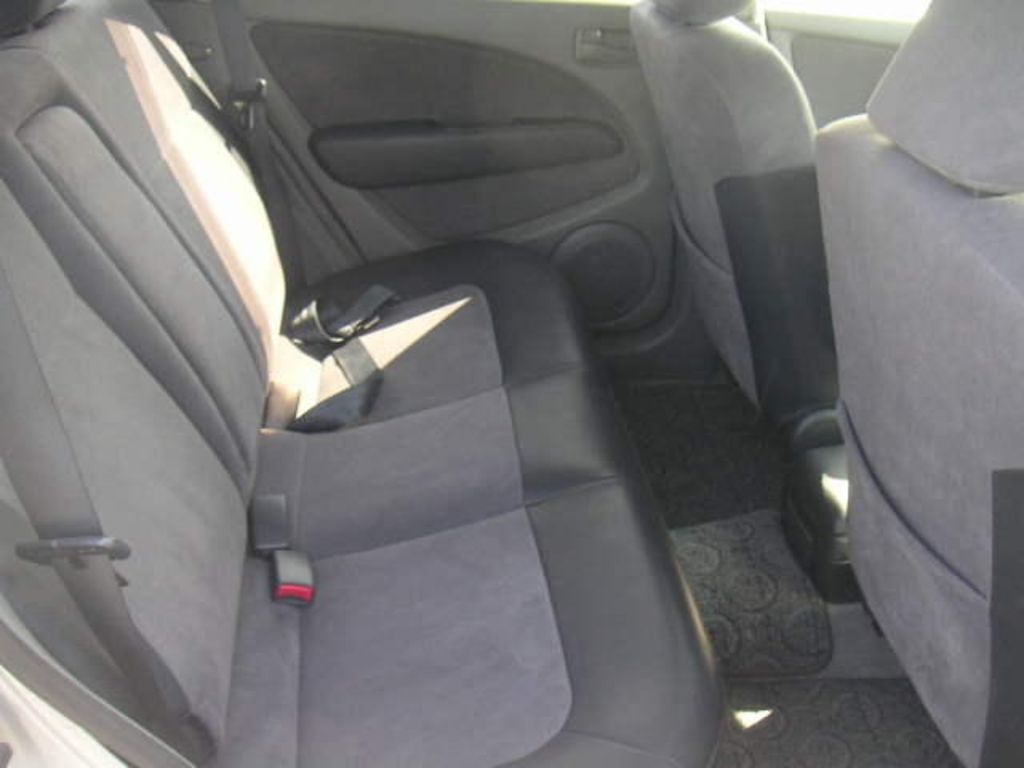 2001 Mitsubishi Airtrek