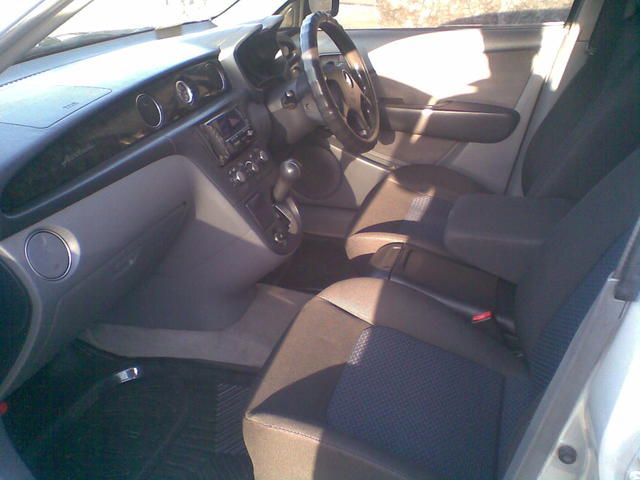 2001 Mitsubishi Airtrek