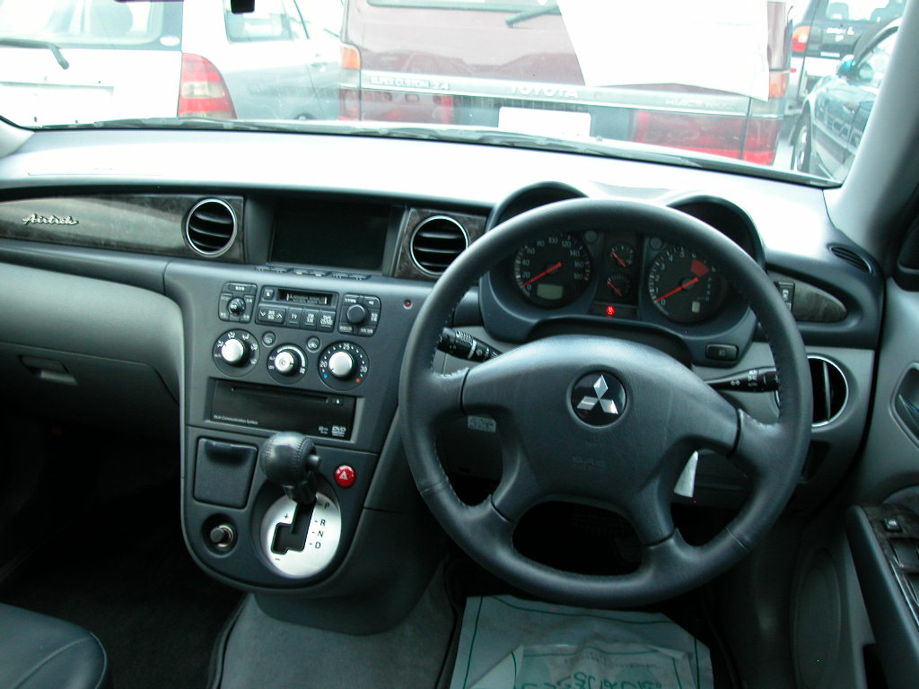 2001 Mitsubishi Airtrek Pictures