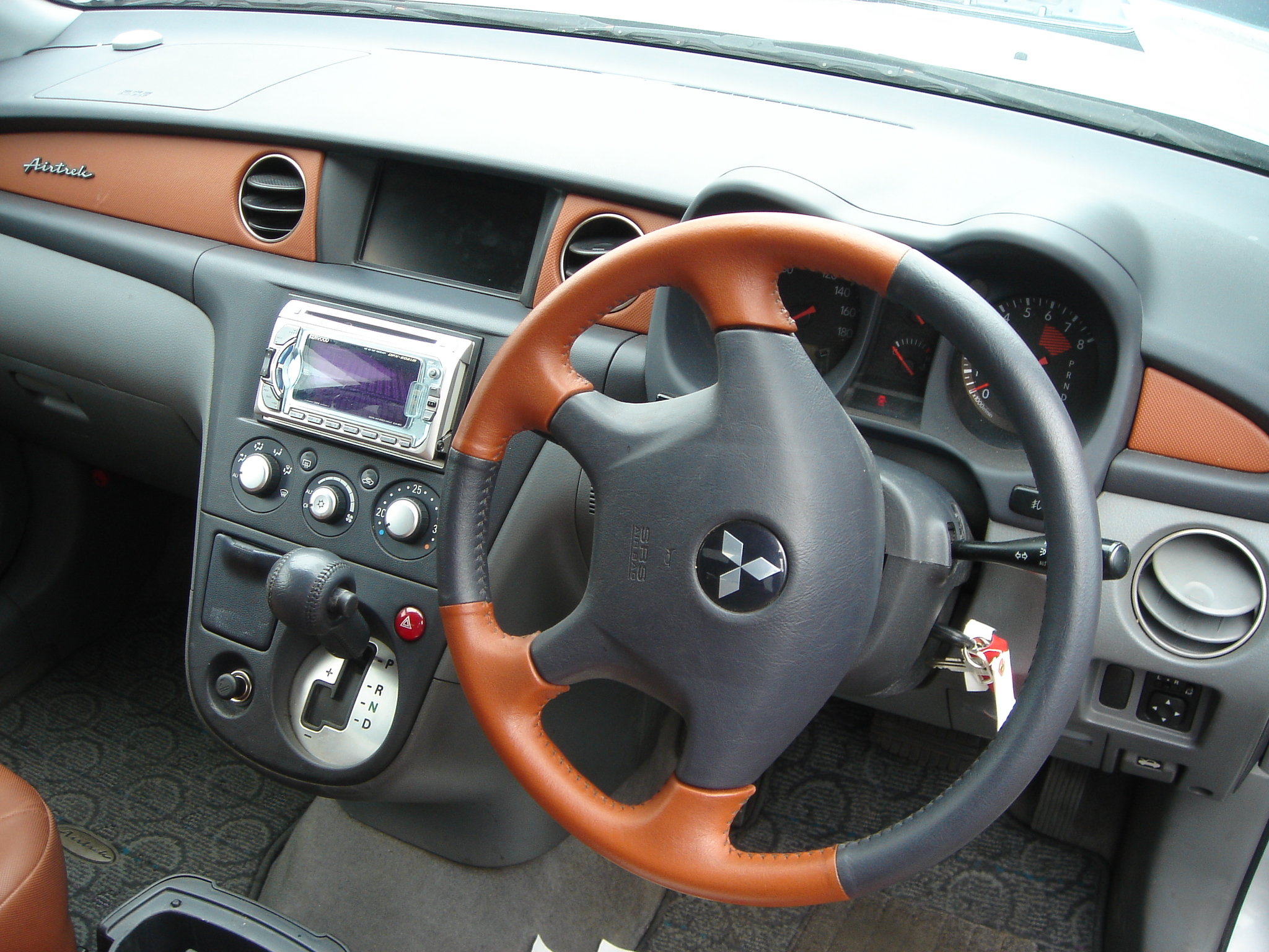 2001 Mitsubishi Airtrek Pictures