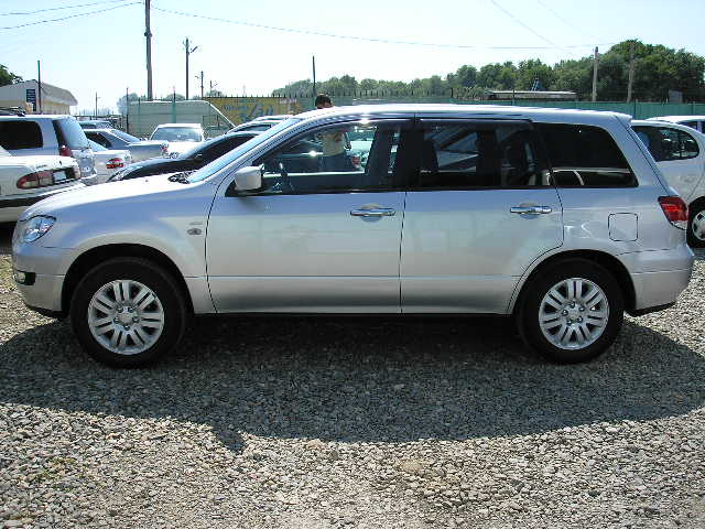 2001 Mitsubishi Airtrek Pictures