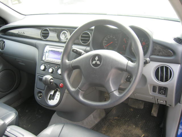2001 Mitsubishi Airtrek Photos