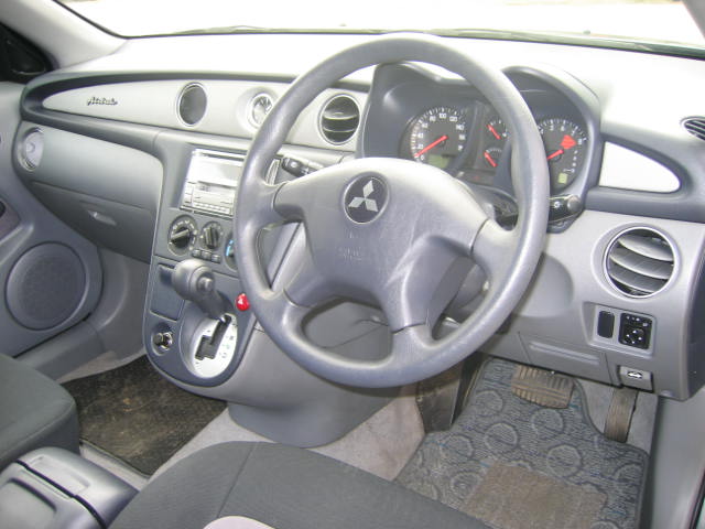 2001 Mitsubishi Airtrek Pictures