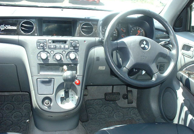 2001 Mitsubishi Airtrek Photos