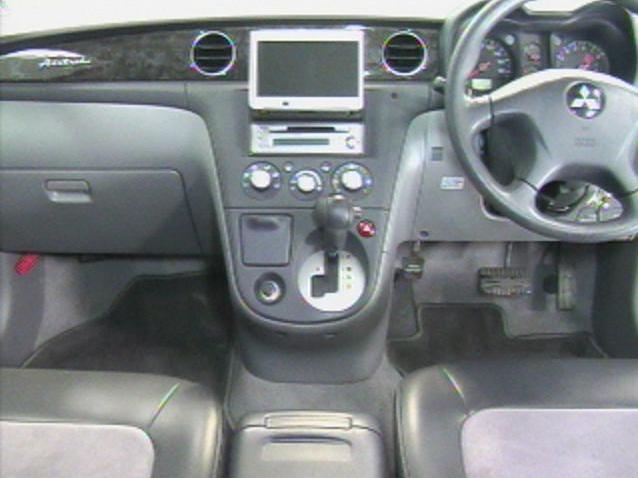 2001 Mitsubishi Airtrek Pictures
