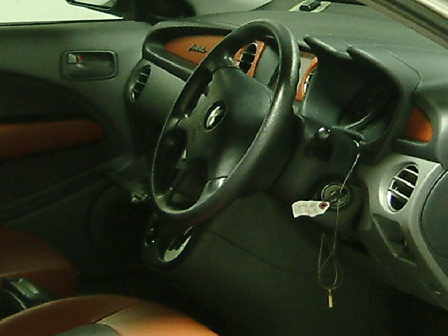 2001 Mitsubishi Airtrek Photos