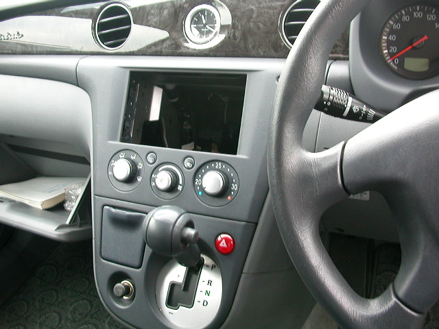 2001 Mitsubishi Airtrek Images