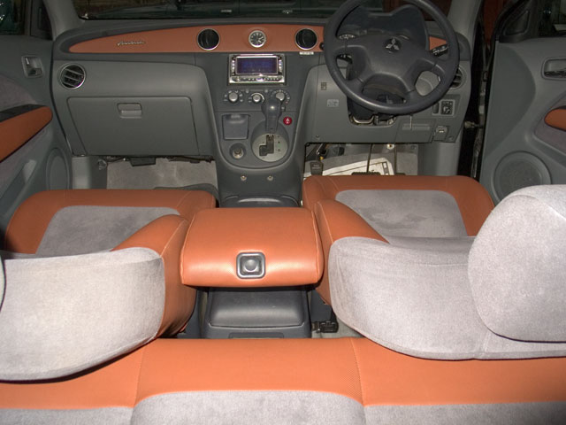 2001 Mitsubishi Airtrek Pictures