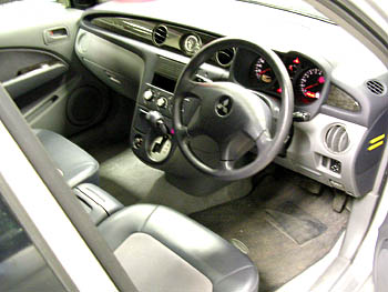 2001 Mitsubishi Airtrek Photos