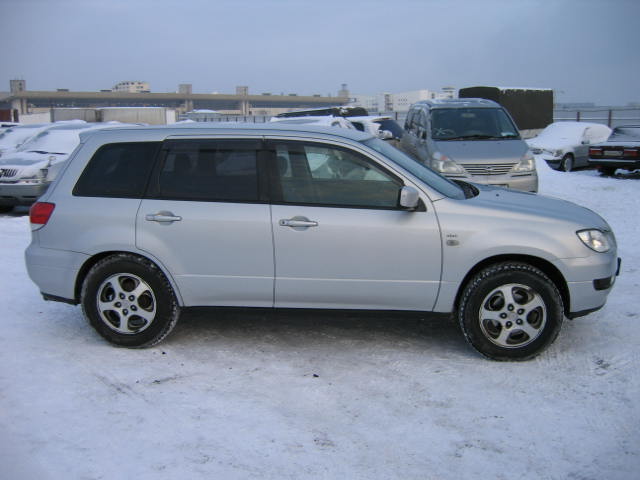 2001 Mitsubishi Airtrek Photos