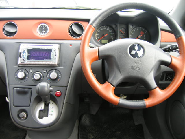 2001 Mitsubishi Airtrek Images