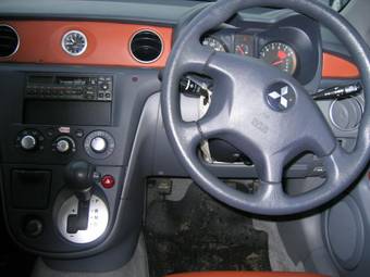 2001 Mitsubishi Airtrek Images
