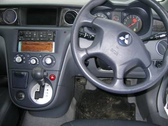 2001 Mitsubishi Airtrek Pictures